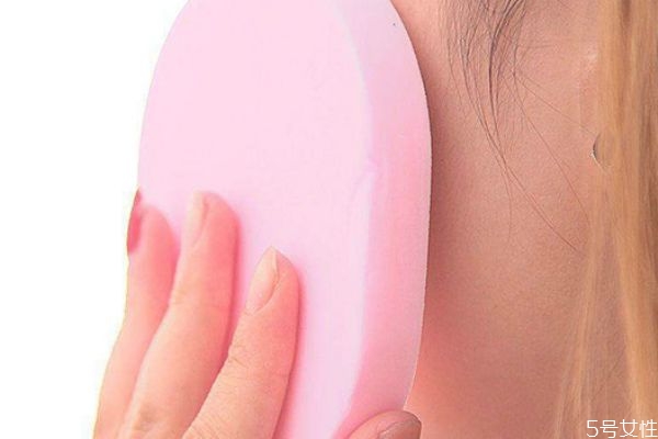 洗臉撲可以用熱水燙嗎 洗臉撲多久清洗一次好 洗臉撲可以用熱水燙嗎 洗臉撲多久清洗一次好