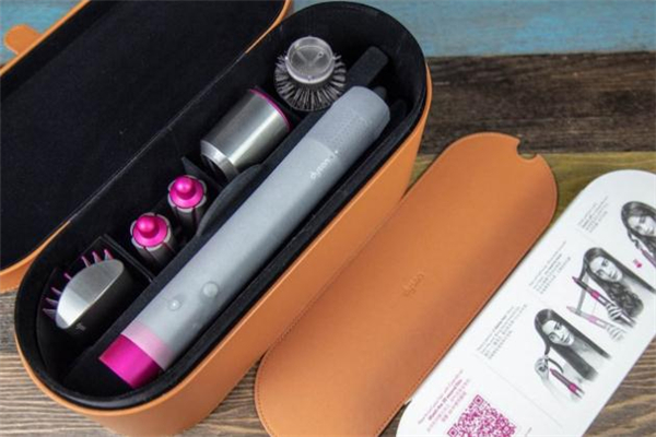 戴森卷發(fā)棒真的不傷頭發(fā)嗎 戴森卷發(fā)棒干頭發(fā)可以用嗎 戴森卷發(fā)棒真的不傷頭發(fā)嗎 戴森卷發(fā)棒干頭發(fā)可以用嗎