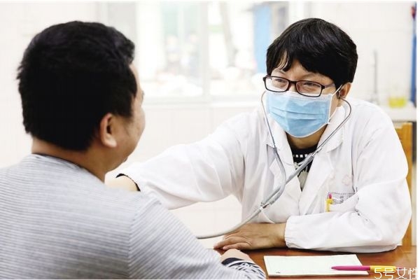 心肌炎是什么原因造成的 心肌炎是心臟病嗎