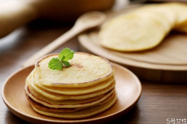 寶寶早餐餅做法有什么呢 如何簡單做寶寶的早餐餅?zāi)? alt=