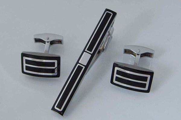 領帶夾怎么用 領帶夾夾在哪個位置合適 領帶夾怎么用 領帶夾夾在哪個位置合適