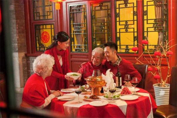 婚后一定要回男方家過年嗎 婚后過年應(yīng)該回誰家 婚后一定要回男方家過年嗎 婚后過年應(yīng)該回誰家