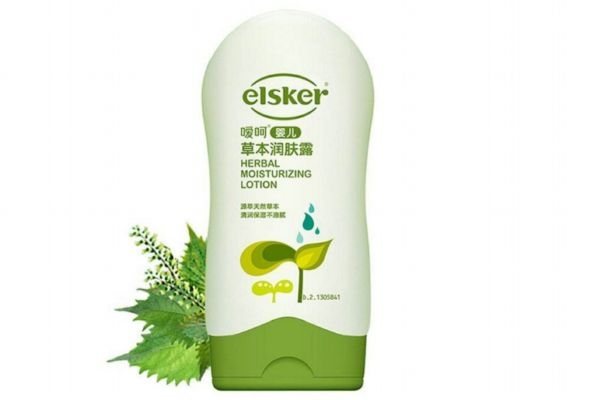 潤(rùn)膚露擦臉會(huì)怎么樣 潤(rùn)膚露和潤(rùn)膚霜有什么區(qū)別 潤(rùn)膚露擦臉會(huì)怎么樣 潤(rùn)膚露和潤(rùn)膚霜有什么區(qū)別