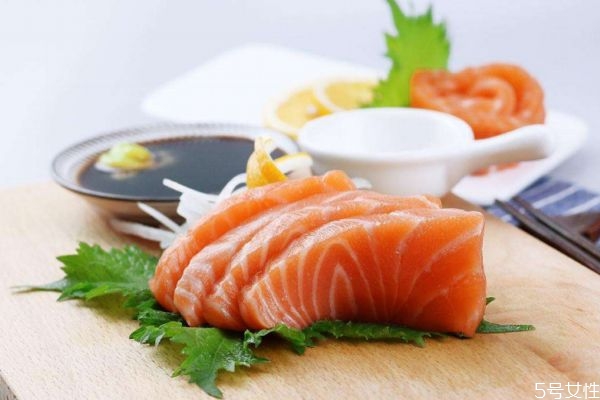 三文魚應(yīng)該怎么挑選 三文魚有刺嗎 三文魚應(yīng)該怎么挑選 三文魚有刺嗎