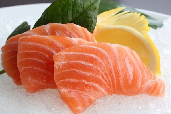 三文魚應(yīng)該怎么挑選 三文魚有刺嗎 三文魚應(yīng)該怎么挑選 三文魚有刺嗎