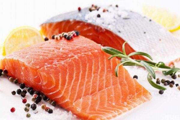 三文魚應(yīng)該怎么挑選 三文魚有刺嗎 三文魚應(yīng)該怎么挑選 三文魚有刺嗎