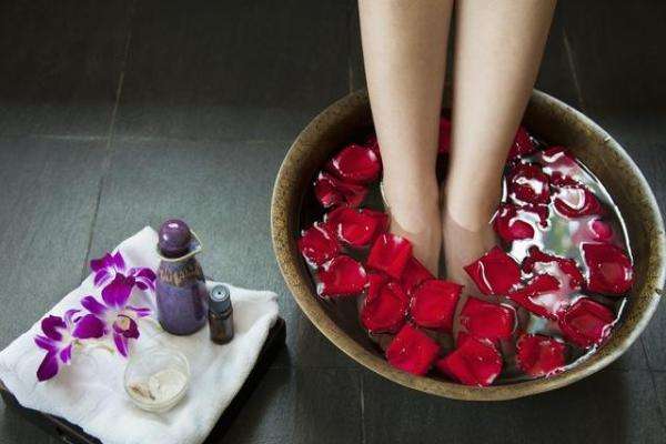 冬天泡完腳可以喝酒嗎 泡完腳喝多少適合 冬天泡完腳可以喝酒嗎 泡完腳喝多少適合