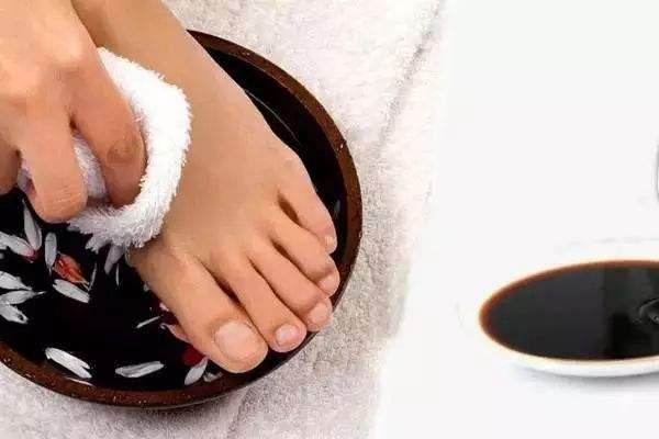 腳一穿鞋就出汗怎么辦 怎么預(yù)防腳臭 腳一穿鞋就出汗怎么辦 怎么預(yù)防腳臭