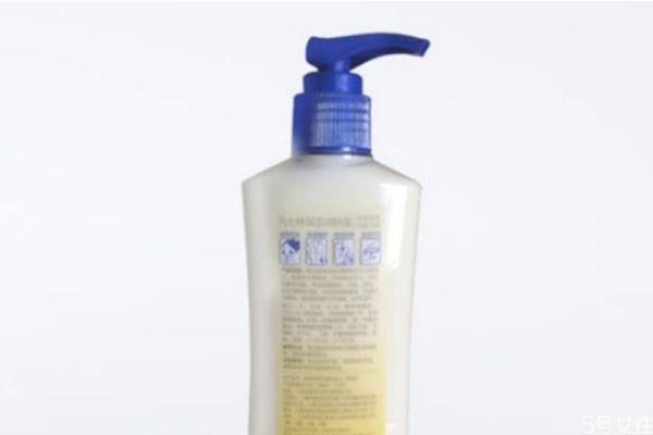 潤膚露是油包水乳狀液嗎 潤膚露的保質(zhì)期一般有多長 潤膚露是油包水乳狀液嗎 潤膚露的保質(zhì)期一般有多長