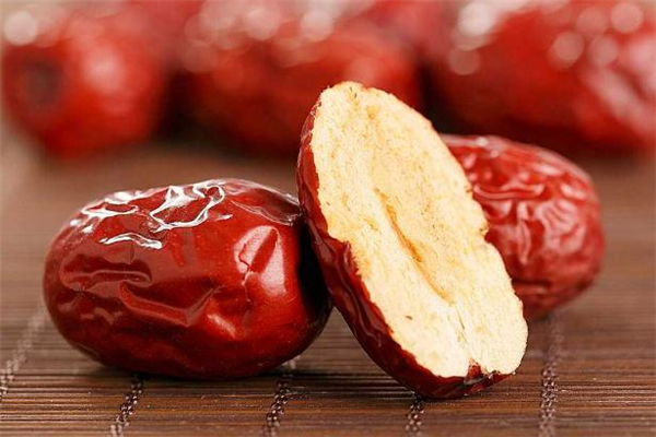 狗頭棗不能和什么一起吃 狗頭棗可以泡水喝嗎 狗頭棗不能和什么一起吃 狗頭棗可以泡水喝嗎