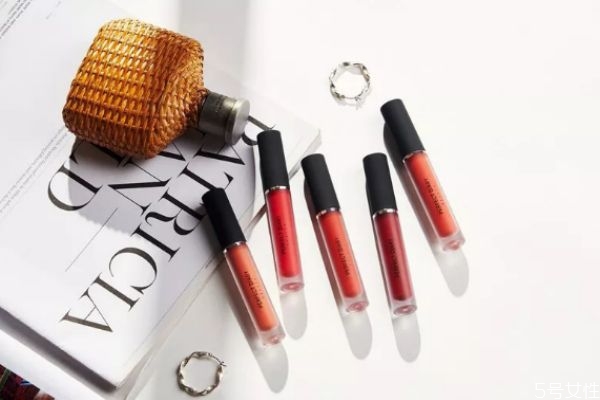 完美日記唇釉好用嗎 完美日記唇釉7系列和9系列區(qū)別 完美日記唇釉好用嗎 完美日記唇釉7系列和9系列區(qū)別