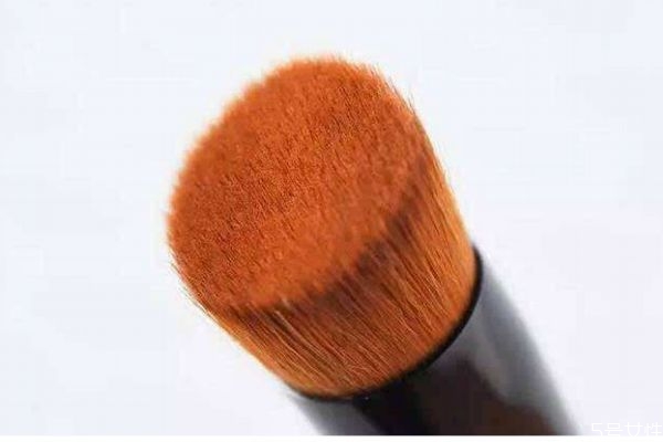 植村秀55號(hào)刷怎么用 粉底刷應(yīng)該怎么選擇 植村秀55號(hào)刷怎么用 粉底刷應(yīng)該怎么選擇