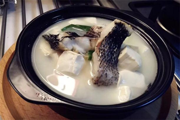 哺乳期可以吃黑魚(yú)嗎 坐月子可以吃黑魚(yú)嗎 哺乳期可以吃黑魚(yú)嗎 坐月子可以吃黑魚(yú)嗎