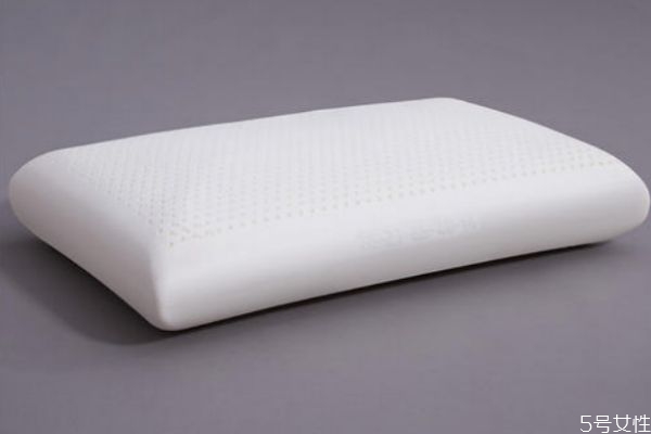 乳膠枕頭有什么作用 乳膠枕頭有味道正常嗎 乳膠枕頭有什么作用 乳膠枕頭有味道正常嗎
