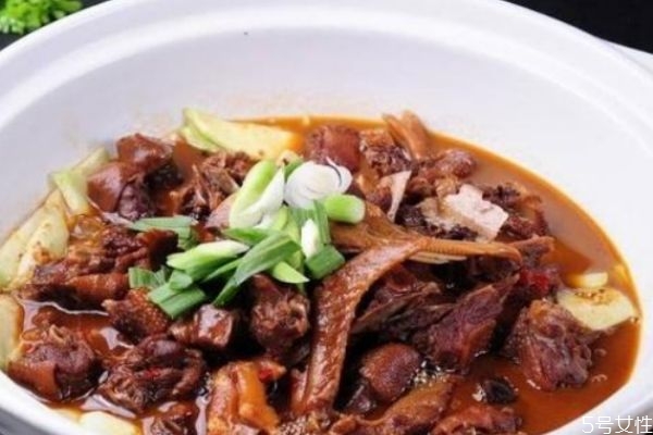 鴨肉和羊肉能可以一起燉嗎 鴨肉和羊肉哪個(gè)營(yíng)養(yǎng)價(jià)值高 鴨肉和羊肉能可以一起燉嗎 鴨肉和羊肉哪個(gè)營(yíng)養(yǎng)價(jià)值高