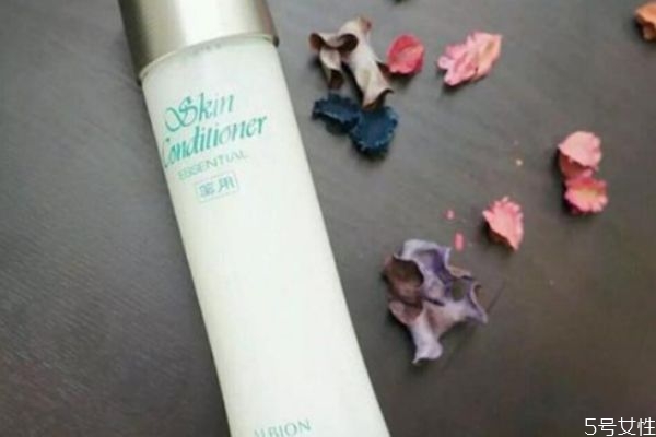 奧爾濱水乳后用精華嗎 奧爾濱水乳和精華使用順序 奧爾濱水乳后用精華嗎 奧爾濱水乳和精華使用順序