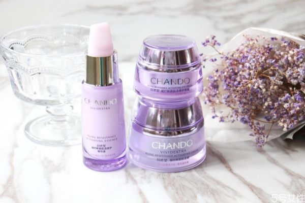 自然堂藍(lán)瓶和紫瓶的哪個好 自然堂紫瓶和藍(lán)瓶區(qū)別 自然堂藍(lán)瓶和紫瓶的哪個好 自然堂紫瓶和藍(lán)瓶區(qū)別