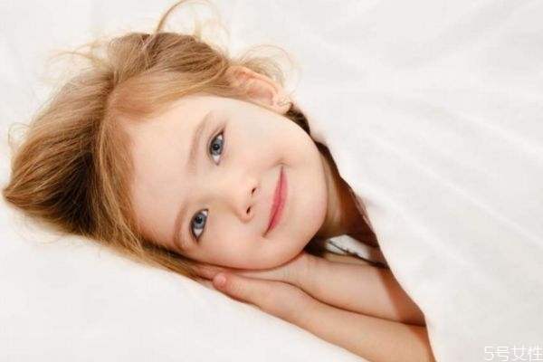 睡前餓了該不該吃東西 睡前吃東西的壞處 睡前餓了該不該吃東西 睡前吃東西的壞處