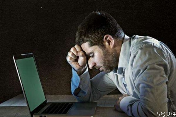 熬夜人會(huì)瘦嗎 為什么熬夜人會(huì)瘦 熬夜人會(huì)瘦嗎 為什么熬夜人會(huì)瘦