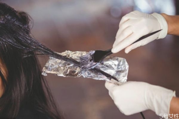 施華蔻泡泡染發(fā)劑怎么選擇 泡泡染發(fā)劑使用注意事項(xiàng) 施華蔻泡泡染發(fā)劑怎么選擇 泡泡染發(fā)劑使用注意事項(xiàng)