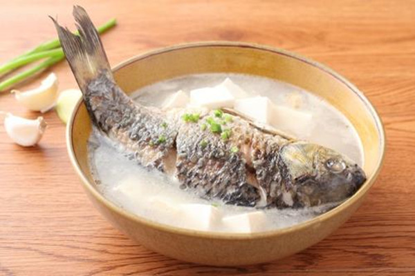 燉魚湯用大火還是小火 魚湯燉多長時間 燉魚湯用大火還是小火 魚湯燉多長時間