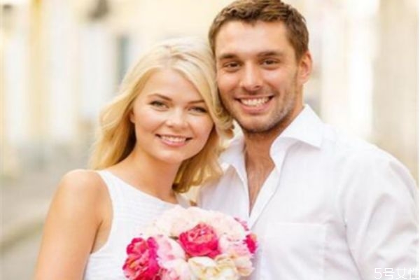 結(jié)婚后過(guò)年回誰(shuí)家 婚后回誰(shuí)家過(guò)年方案 結(jié)婚后過(guò)年回誰(shuí)家 婚后回誰(shuí)家過(guò)年方案