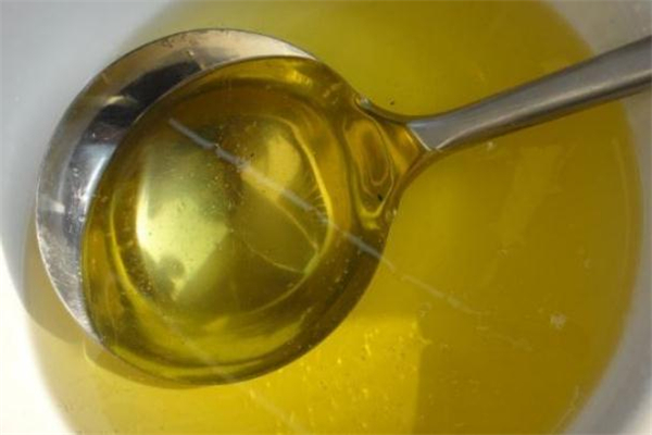 花生油起沫還能吃嗎 花生油有雜質(zhì)怎么去除 花生油起沫還能吃嗎 花生油有雜質(zhì)怎么去除