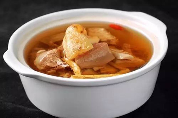 鴿子湯可以放姜嗎 長(zhǎng)期喝鴿子湯有副作用嗎 鴿子湯可以放姜嗎 長(zhǎng)期喝鴿子湯有副作用嗎