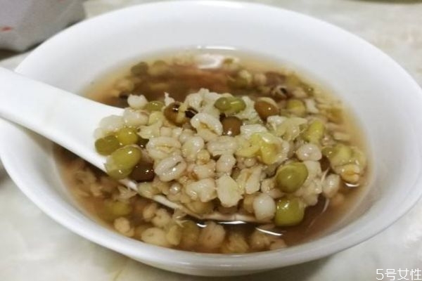 麥仁粥怎么做好喝呢 麥仁粥有什么營養(yǎng)價值呢 麥仁粥怎么做好喝呢 麥仁粥有什么營養(yǎng)價值呢