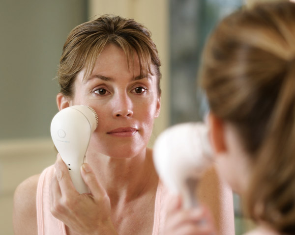 如何判斷自己適合什么樣的潔面刷 潔面刷會(huì)導(dǎo)致你皮膚敏感嗎 如何判斷自己適合什么樣的潔面刷 潔面刷會(huì)導(dǎo)致你皮膚敏感嗎