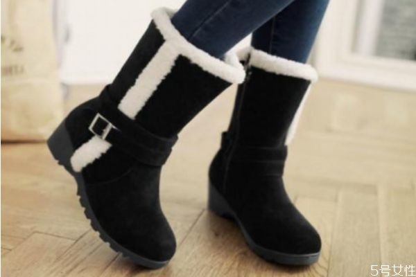雪地靴中筒和短筒哪個好 雪地靴選購指南 雪地靴中筒和短筒哪個好 雪地靴選購指南