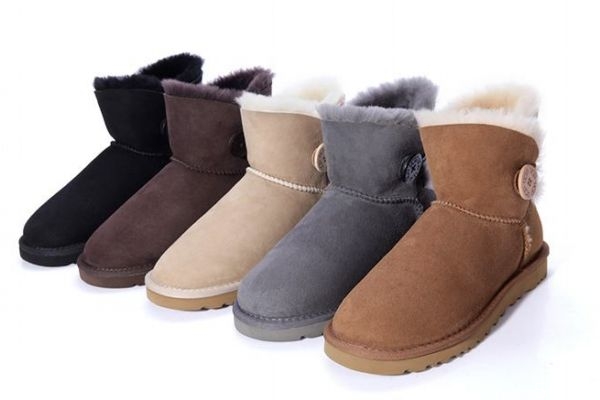 穿雪地靴可以開車嗎 穿雪地靴駕車有隱患 穿雪地靴可以開車嗎 穿雪地靴駕車有隱患