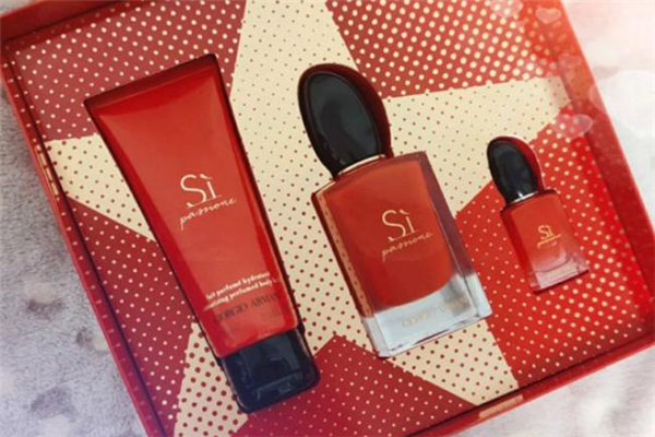 阿瑪尼紅色摯愛香水前中后調 紅色摯愛香水是濃香還是淡香 阿瑪尼紅色摯愛香水前中后調 紅色摯愛香水是濃香還是淡香