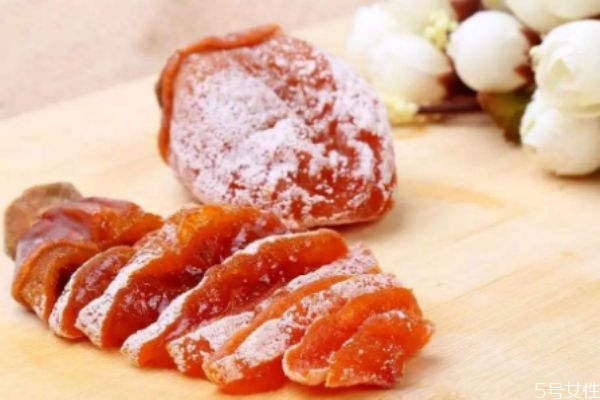 一天吃多少柿餅合適 什么時(shí)候吃柿餅好 一天吃多少柿餅合適 什么時(shí)候吃柿餅好