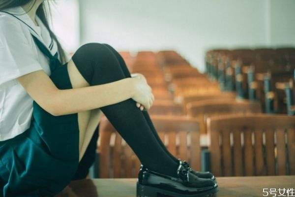 為什么絲襪會(huì)起球 絲襪起球是什么原因 為什么絲襪會(huì)起球 絲襪起球是什么原因