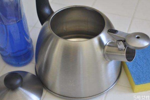 水壺中為什么會出現(xiàn)水垢 如何預防水垢