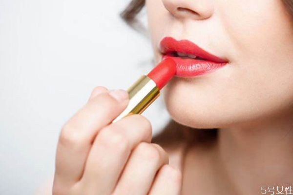 不會涂口紅怎么辦 新手怎么涂口紅 不會涂口紅怎么辦 新手怎么涂口紅