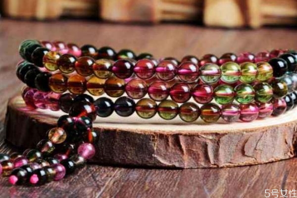 碧璽的作用與功效 碧璽手鏈的保養(yǎng)方法 碧璽的作用與功效 碧璽手鏈的保養(yǎng)方法