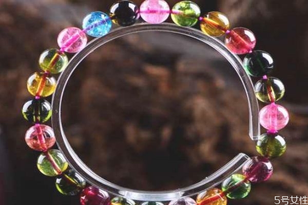 碧璽的作用與功效 碧璽手鏈的保養(yǎng)方法 碧璽的作用與功效 碧璽手鏈的保養(yǎng)方法