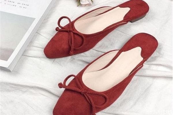 尖頭鞋擠腳怎么辦 尖頭鞋怎么穿不痛腳 尖頭鞋擠腳怎么辦 尖頭鞋怎么穿不痛腳