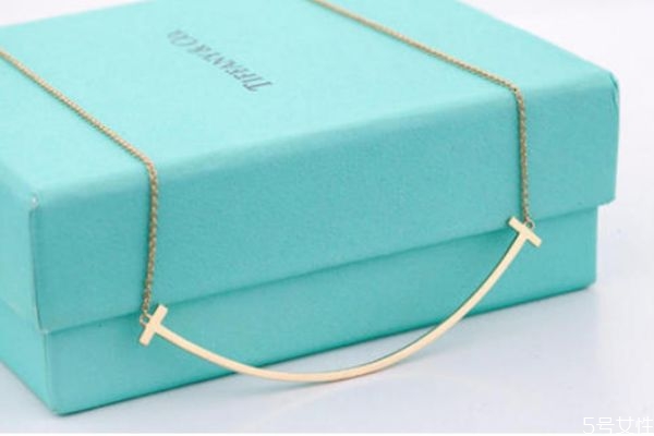 蒂芙尼笑臉項(xiàng)鏈?zhǔn)鞘裁床馁|(zhì) tiffany笑臉項(xiàng)鏈價(jià)格 蒂芙尼笑臉項(xiàng)鏈?zhǔn)鞘裁床馁|(zhì) tiffany笑臉項(xiàng)鏈價(jià)格