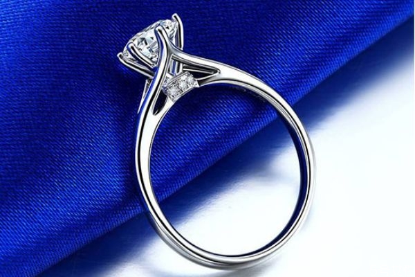 鉆石顏色j代表什么 鉆石顏色j是什么級別 鉆石顏色j代表什么 鉆石顏色j是什么級別