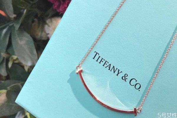 蒂芙尼笑臉項(xiàng)鏈?zhǔn)鞘裁床馁|(zhì) tiffany笑臉項(xiàng)鏈價(jià)格 蒂芙尼笑臉項(xiàng)鏈?zhǔn)鞘裁床馁|(zhì) tiffany笑臉項(xiàng)鏈價(jià)格