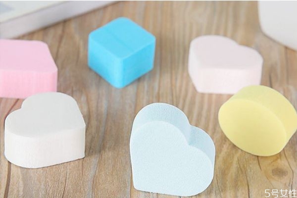 洗臉撲如何改變成粉撲 洗臉撲能不能當粉撲使用 洗臉撲如何改變成粉撲 洗臉撲能不能當粉撲使用