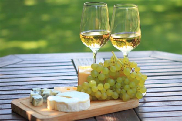 白葡萄酒怎么喝 孕婦能喝白葡萄酒嗎 白葡萄酒怎么喝 孕婦能喝白葡萄酒嗎