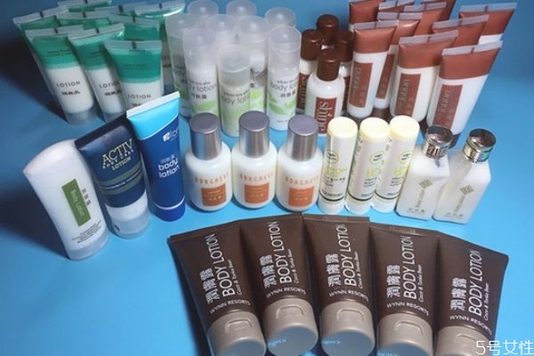 潤(rùn)膚露有激素嗎 潤(rùn)膚露可以當(dāng)護(hù)發(fā)素嗎 潤(rùn)膚露有激素嗎 潤(rùn)膚露可以當(dāng)護(hù)發(fā)素嗎