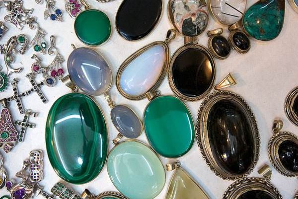 歐泊石會不會氣泡越來越多 歐泊石有氣泡正常嗎