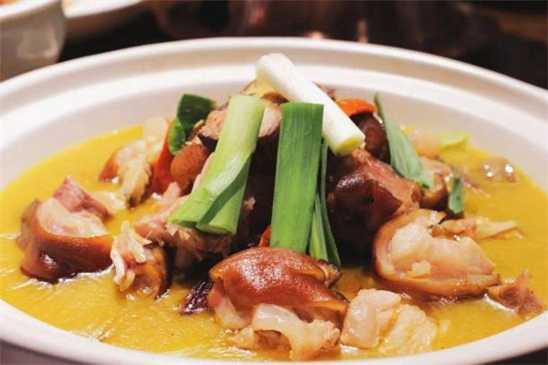 臘豬腳火鍋的做法 臘豬腳不能和什么一起吃 臘豬腳火鍋的做法 臘豬腳不能和什么一起吃