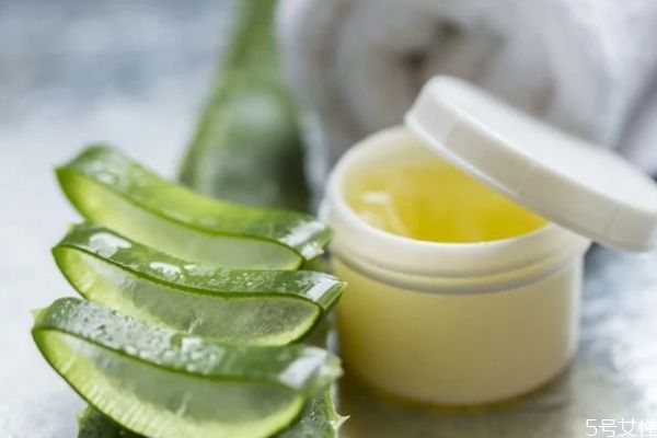 用了蘆薈膠臉刺痛是怎么回事 涂了蘆薈膠臉有點刺痛 用了蘆薈膠臉刺痛是怎么回事 涂了蘆薈膠臉有點刺痛