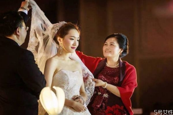 男方迎親的十二樣禮是什么 結(jié)婚十二禮分別是什么 男方迎親的十二樣禮是什么 結(jié)婚十二禮分別是什么